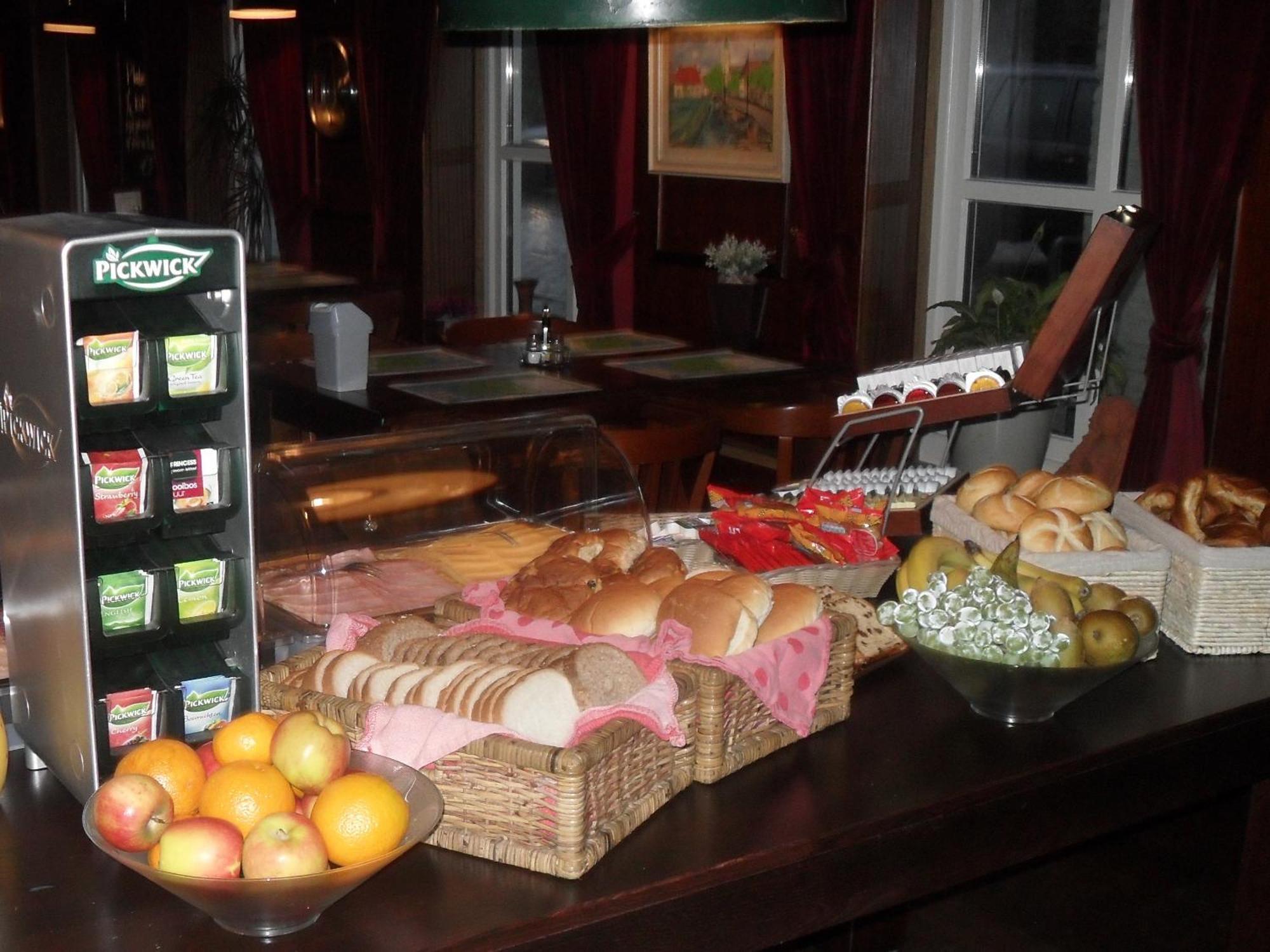 Hotel De Harmonie Sexbierum ภายนอก รูปภาพ