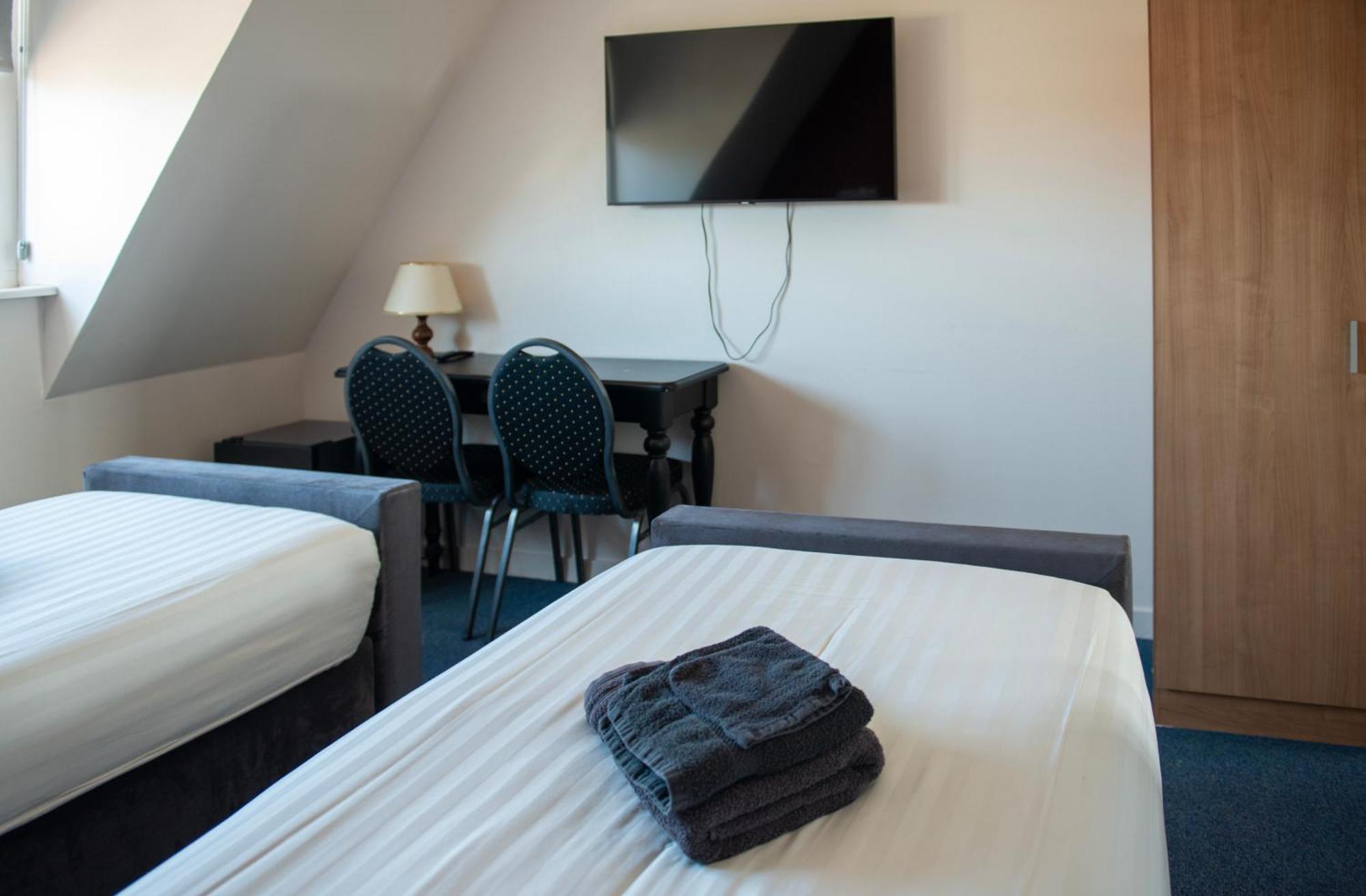 Hotel De Harmonie Sexbierum ภายนอก รูปภาพ