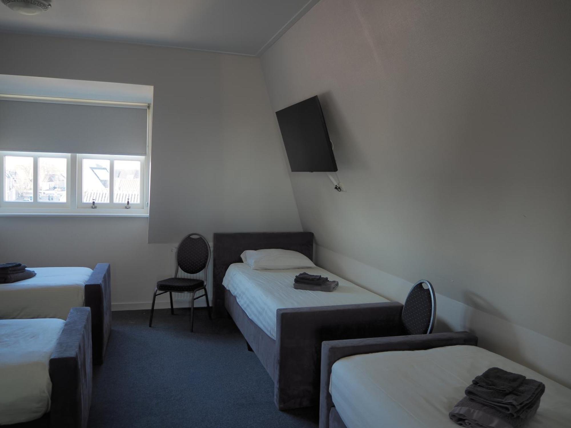 Hotel De Harmonie Sexbierum ภายนอก รูปภาพ