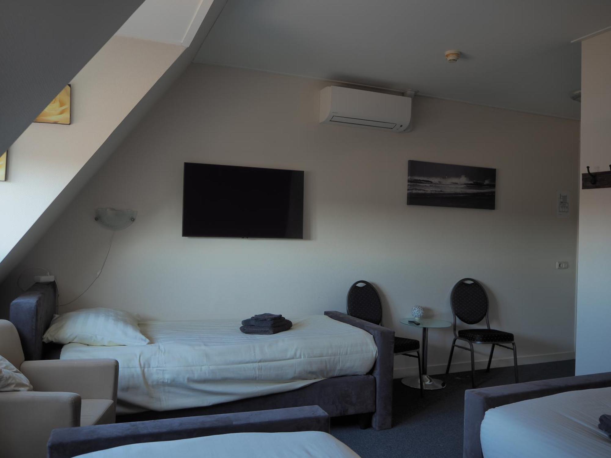Hotel De Harmonie Sexbierum ภายนอก รูปภาพ